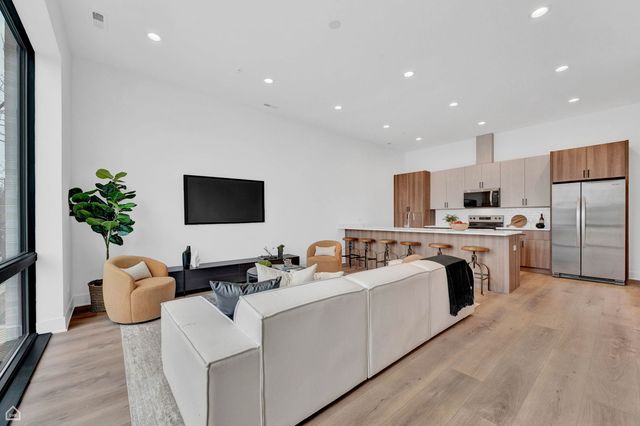 1625 W 13 Street 201, Chicago, IL 60608