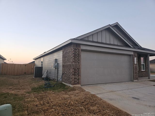 3449 Sky PL, Seguin, TX 78155