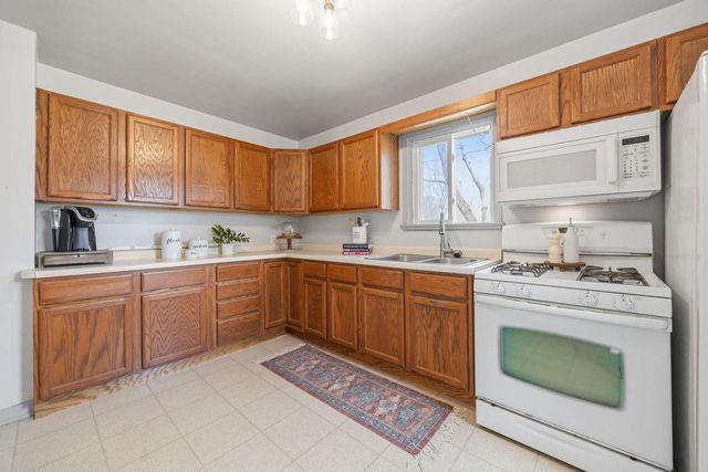 98 Jackson STREET, Fort Atkinson, WI 53538