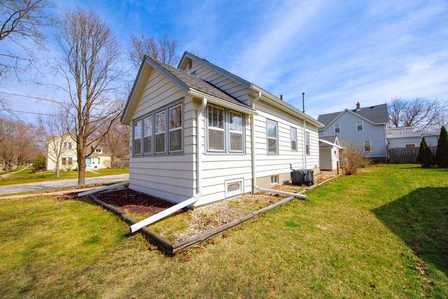 98 Jackson STREET, Fort Atkinson, WI 53538