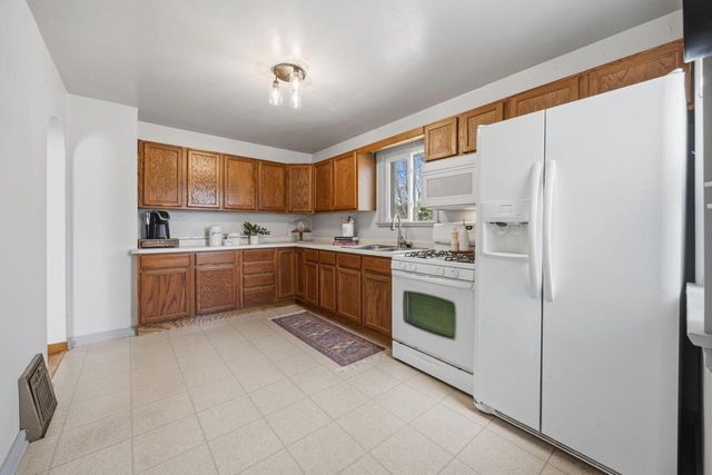 98 Jackson STREET, Fort Atkinson, WI 53538