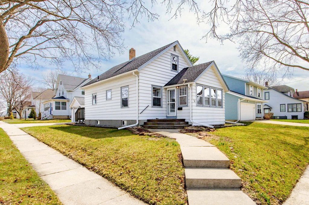 98 Jackson STREET, Fort Atkinson, WI 53538