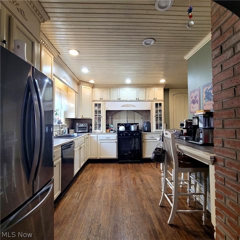 124 Park Avenue SW, Bolivar, OH 44612