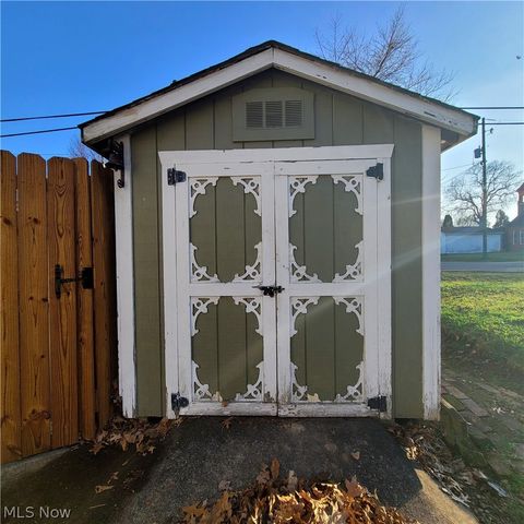 124 Park Avenue SW, Bolivar, OH 44612