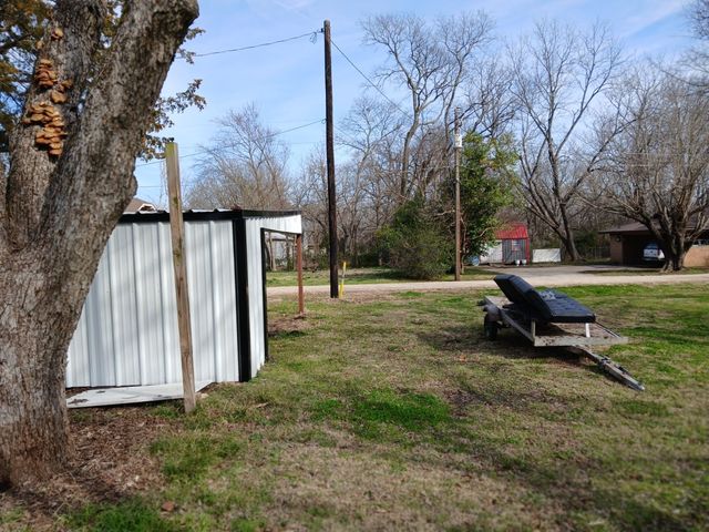 403 Monroe Street, Deport, TX 75435