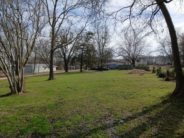 403 Monroe Street, Deport, TX 75435