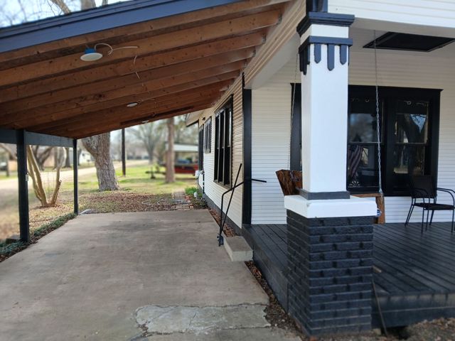 403 Monroe Street, Deport, TX 75435