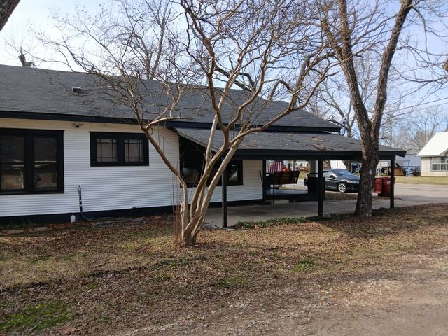 403 Monroe Street, Deport, TX 75435