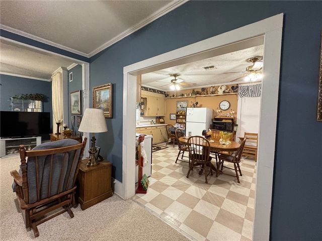 102 South Pine Street, Calvert, TX 77837