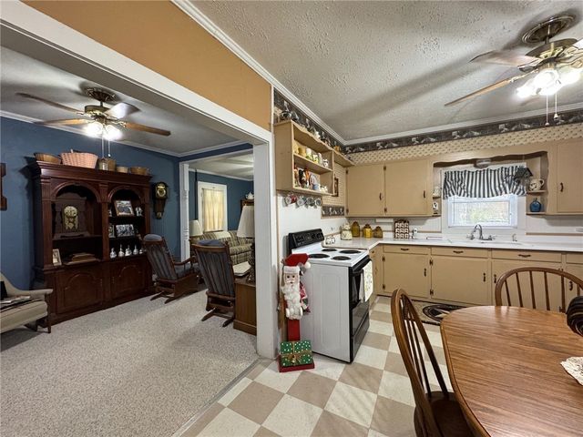 102 South Pine Street, Calvert, TX 77837