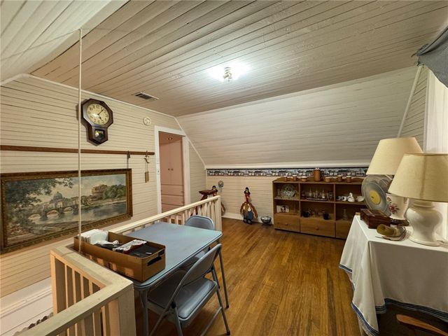 102 South Pine Street, Calvert, TX 77837