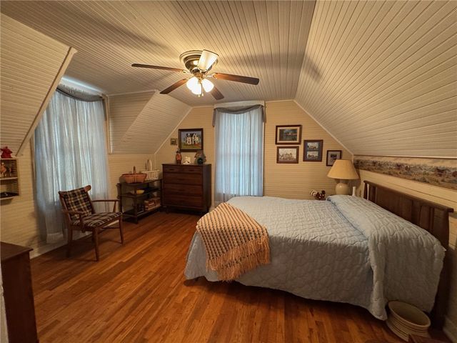 102 South Pine Street, Calvert, TX 77837