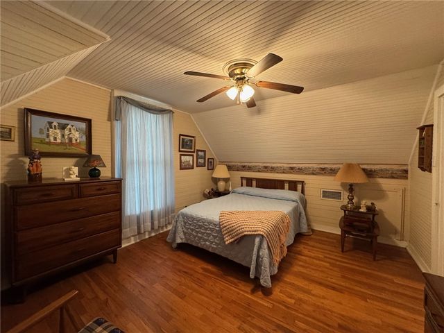 102 South Pine Street, Calvert, TX 77837
