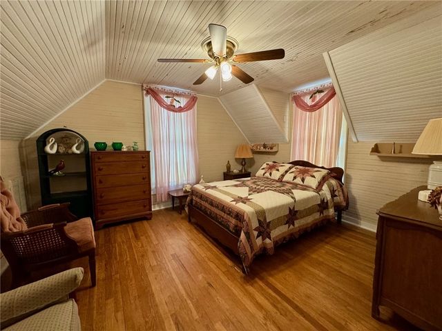102 South Pine Street, Calvert, TX 77837