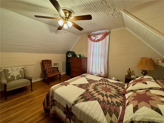 102 South Pine Street, Calvert, TX 77837
