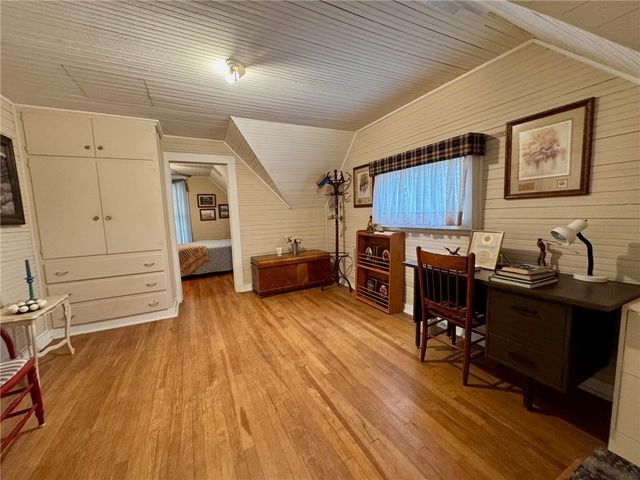102 South Pine Street, Calvert, TX 77837