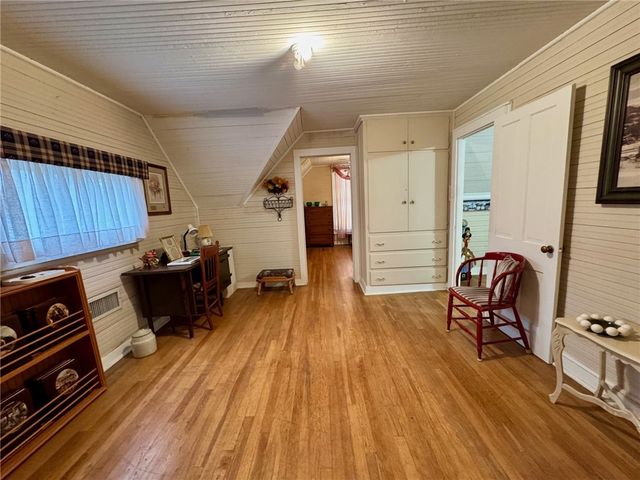 102 South Pine Street, Calvert, TX 77837