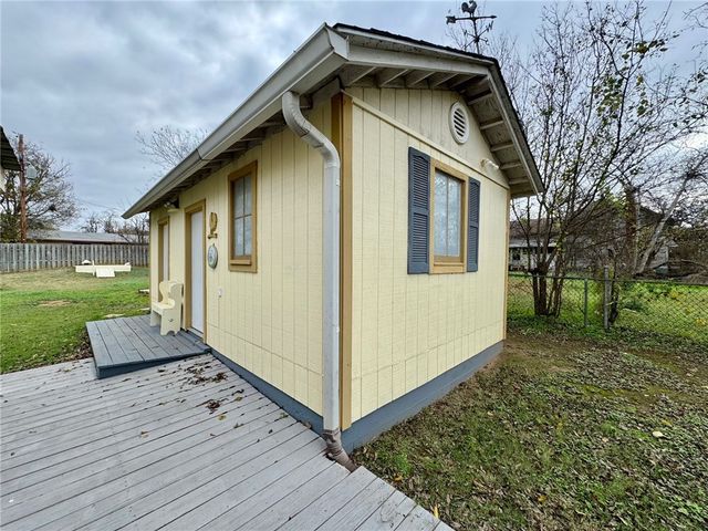 102 South Pine Street, Calvert, TX 77837