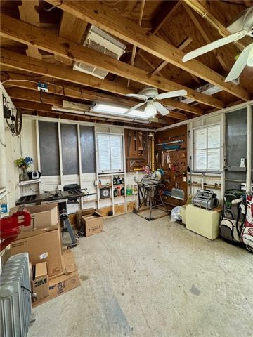 102 South Pine Street, Calvert, TX 77837