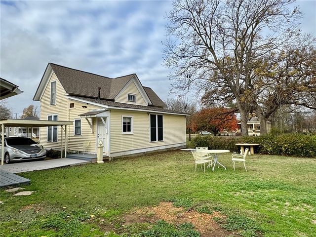 102 South Pine Street, Calvert, TX 77837