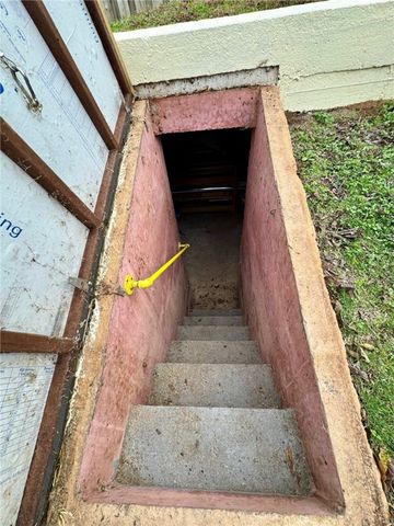 102 South Pine Street, Calvert, TX 77837