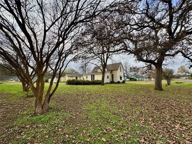 102 South Pine Street, Calvert, TX 77837