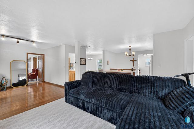 3019 N Presentation Ct Court, Sioux Falls, SD 57104