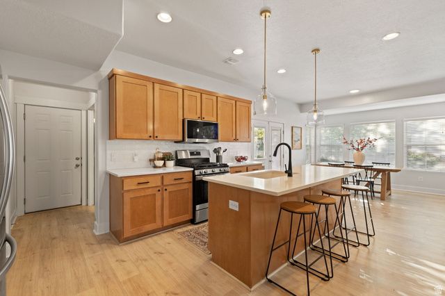 4367 W CLARKS HILL DR, South Jordan, UT 84009