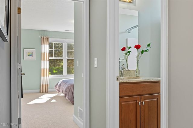 7571 Silverleaf Court, Sagamore Hills, OH 44067