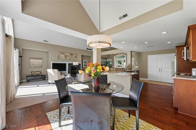 7571 Silverleaf Court, Sagamore Hills, OH 44067