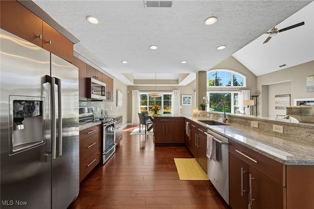 7571 Silverleaf Court, Sagamore Hills, OH 44067