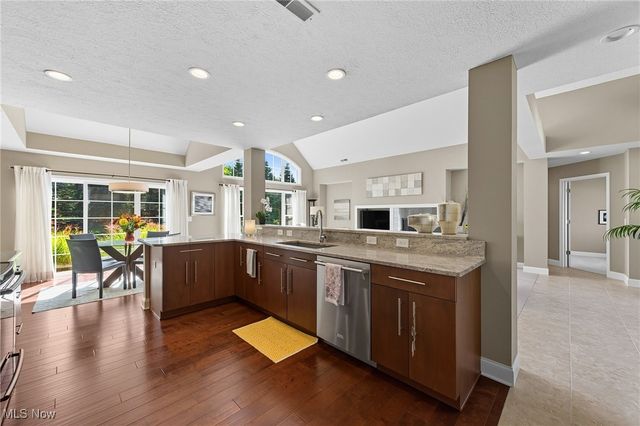 7571 Silverleaf Court, Sagamore Hills, OH 44067