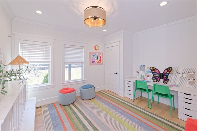 4 Dairy Farm Ln, Southborough, MA 01772