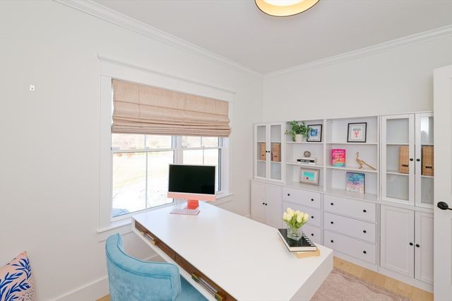 4 Dairy Farm Ln, Southborough, MA 01772