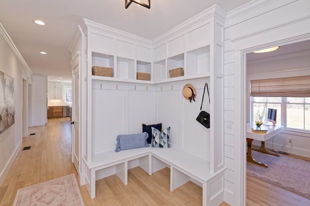 4 Dairy Farm Ln, Southborough, MA 01772