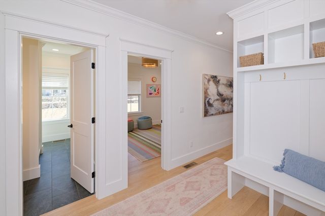 4 Dairy Farm Ln, Southborough, MA 01772