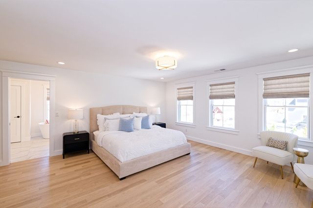 4 Dairy Farm Ln, Southborough, MA 01772
