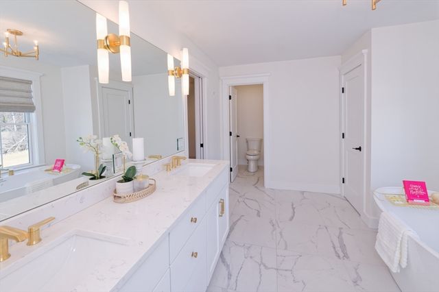4 Dairy Farm Ln, Southborough, MA 01772