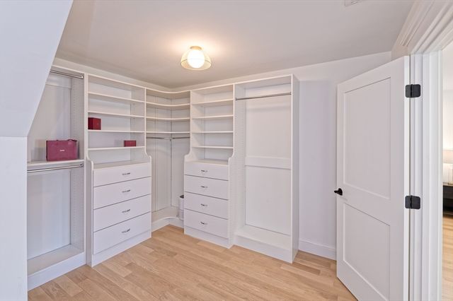 4 Dairy Farm Ln, Southborough, MA 01772