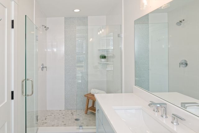 4 Dairy Farm Ln, Southborough, MA 01772