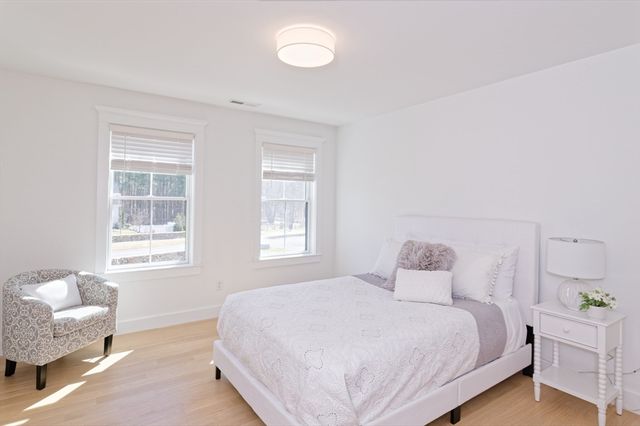 4 Dairy Farm Ln, Southborough, MA 01772