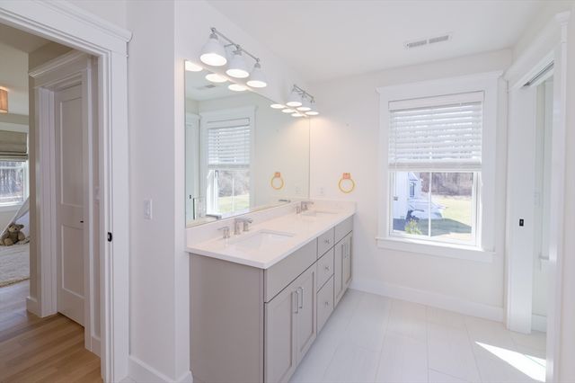 4 Dairy Farm Ln, Southborough, MA 01772