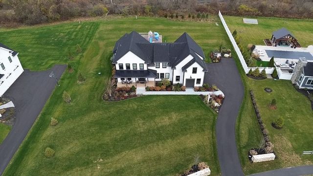 4 Dairy Farm Ln, Southborough, MA 01772
