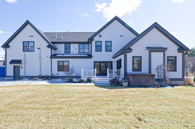 4 Dairy Farm Ln, Southborough, MA 01772