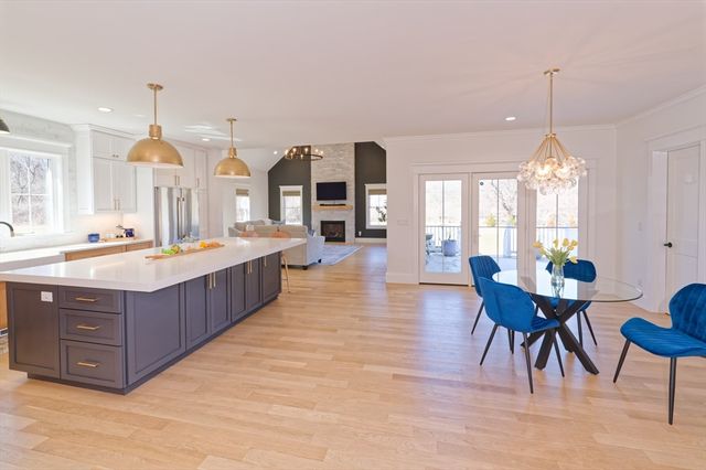 4 Dairy Farm Ln, Southborough, MA 01772