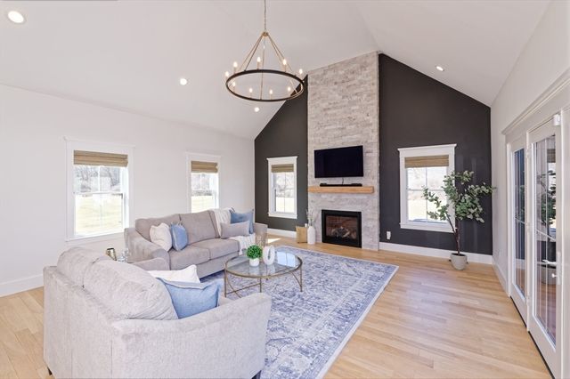 4 Dairy Farm Ln, Southborough, MA 01772