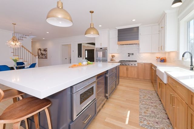 4 Dairy Farm Ln, Southborough, MA 01772