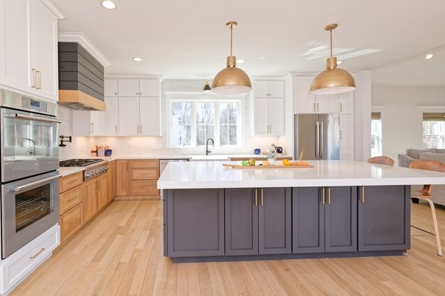 4 Dairy Farm Ln, Southborough, MA 01772