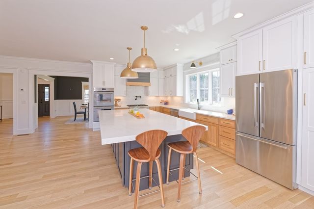 4 Dairy Farm Ln, Southborough, MA 01772
