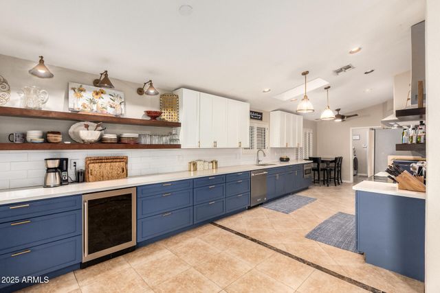 1706 E WALTANN Lane, Phoenix, AZ 85022